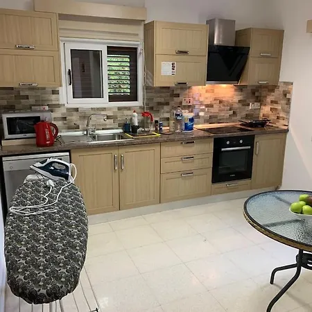 Green Yard Holiday -4 Min Walk To The Beach * Kyrenia (Northern Cyprus)