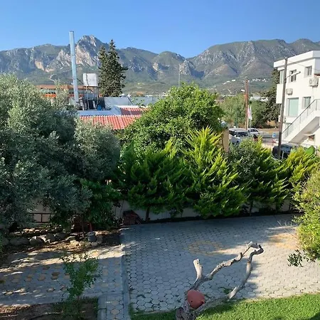 Green Yard Holiday -4 Min Walk To The Beach