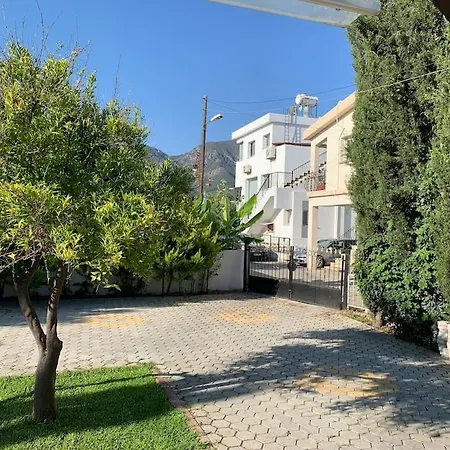 Σπίτι διακοπών Green Yard Holiday -4 Min Walk To The Beach *